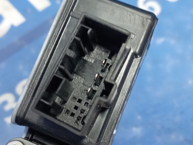 Привід ліфта задній 5Q0959812A VAG