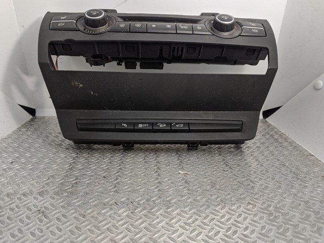 Блок кнопок центральної консолі 61319208218 BMW