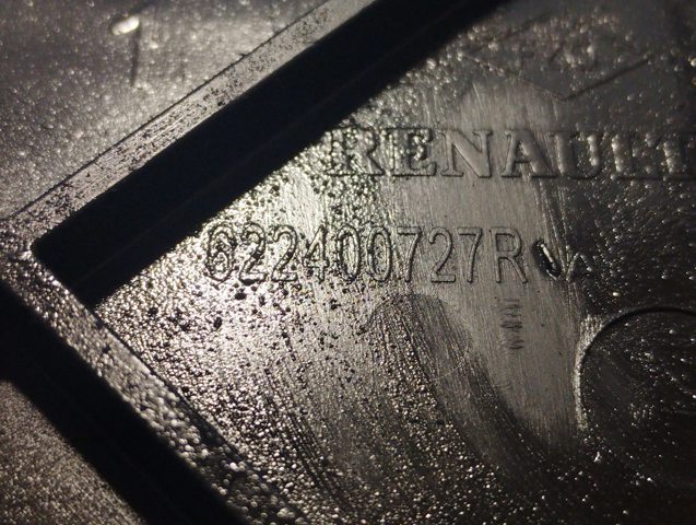Кронштейн бампера переднього, центральний 622400727R RENAULT