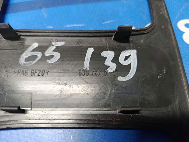 Облицювання внутрішньої ручки дверей, задньої, правої 6397470187 MERCEDES