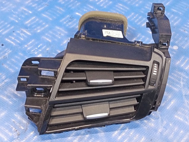 Решітка повітропровода права 64229270517 BMW