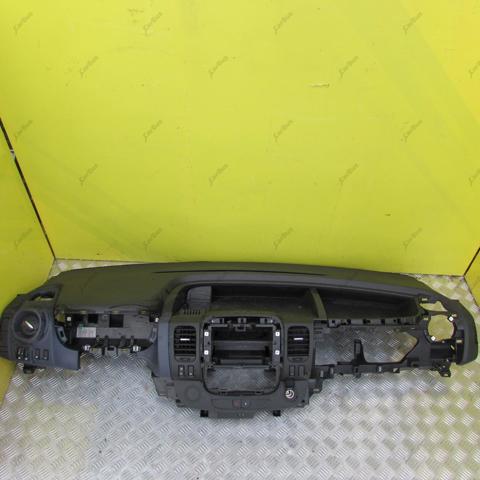 Приладова панель 681004777R RENAULT