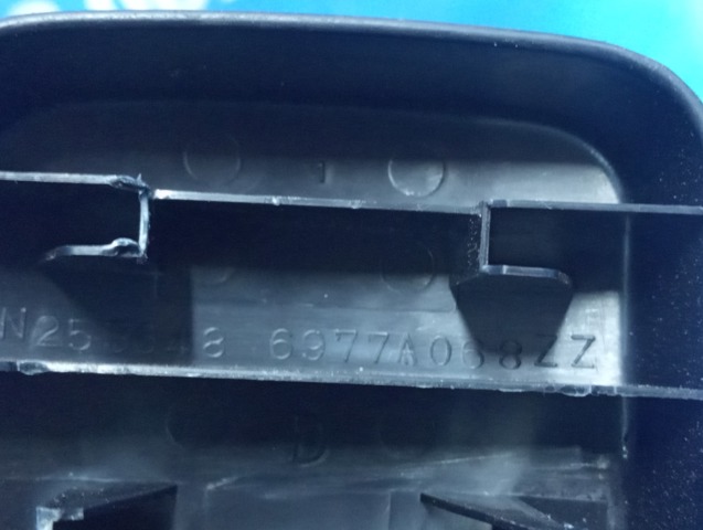 Заглушка кріплення переднього сидіння 6977A068 MITSUBISHI
