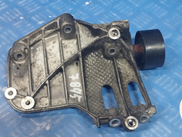 Кронштейн компресора кондиціонера 7585167 BMW