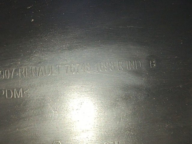 Підкрилок задній правий 767481698R RENAULT