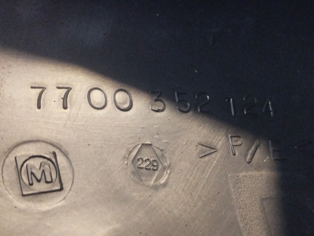Бампер задній, права частина 7700352124 RENAULT