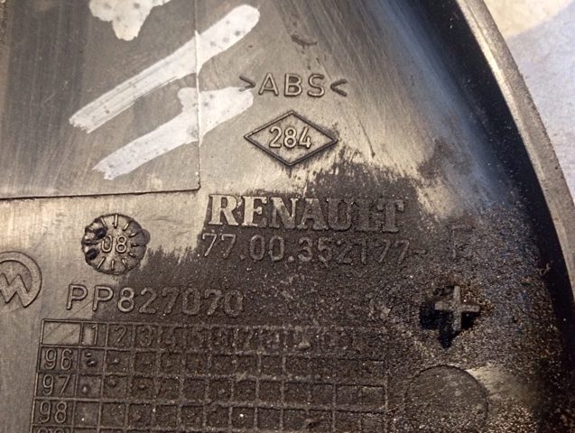 Накладка стійки кузова зовнішня, передня ліва 7700352177 RENAULT