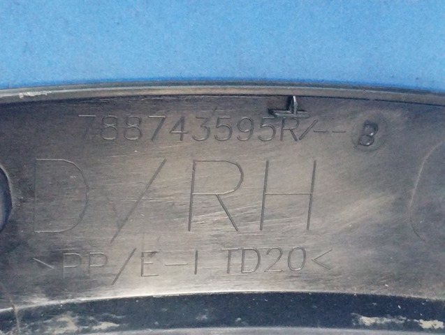 Молдинг задньої арки крила, правий 788743595R RENAULT