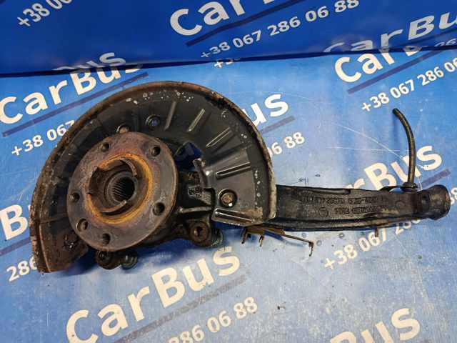 Кулак поворотний передній правий 7L0407258A VAG