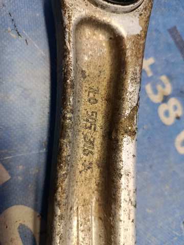 Балансир задній верхній, лівий/правий 7L0505323A VAG