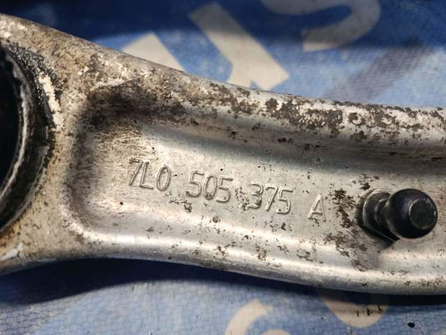 Важіль задньої підвіски верхній, лівий/правий 7L0505375A VAG