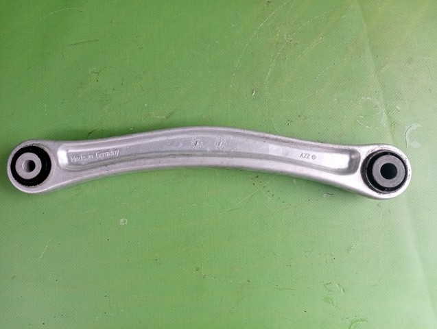 Верхній важіль задньої підвіски правий 7L0505376A VAG