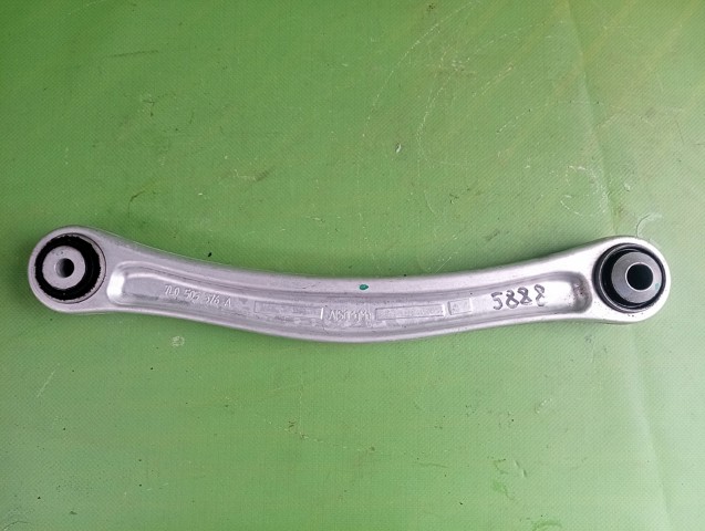 Важіль задньої підвіски верхній, правий 7L0505376A VAG