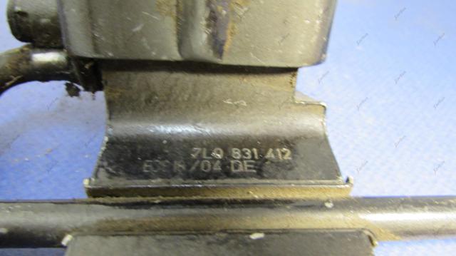 Петля передніх дверей, правих 7L0831412A VAG