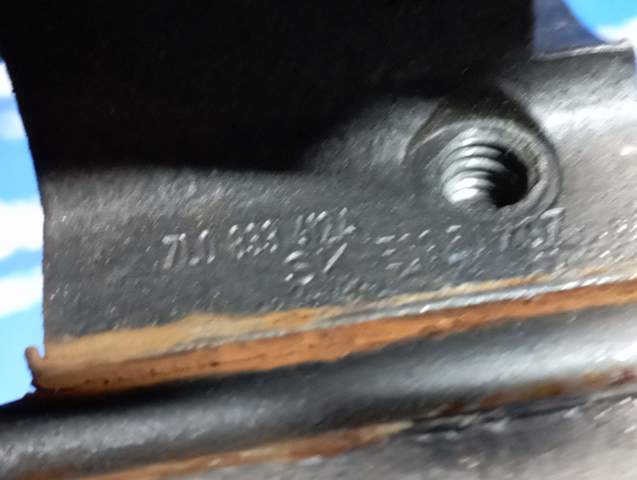 Петля задніх правих дверей 7L0833412A VAG