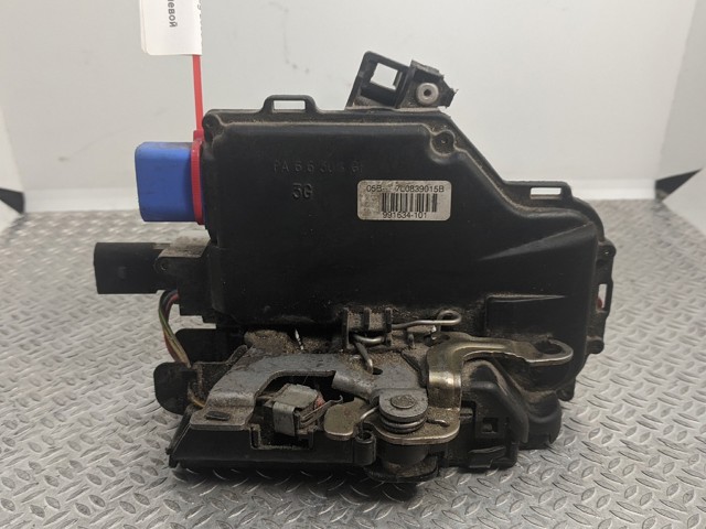 Замок задньої двері, лівої 7L0839015B VAG
