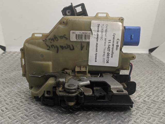 Замок задньої дверї, правої 7L0839016C VAG