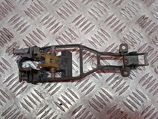 Тримач зовнішньої ручки дверей, задніх лівих 7L0839885A VAG