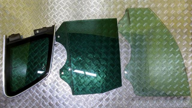 Скло та ущільнювачі скла вітрового правого/лівого 7L0845201 VAG