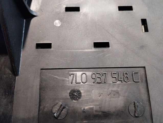 Блок запобіжників задній, салонний 7L0937548C VAG