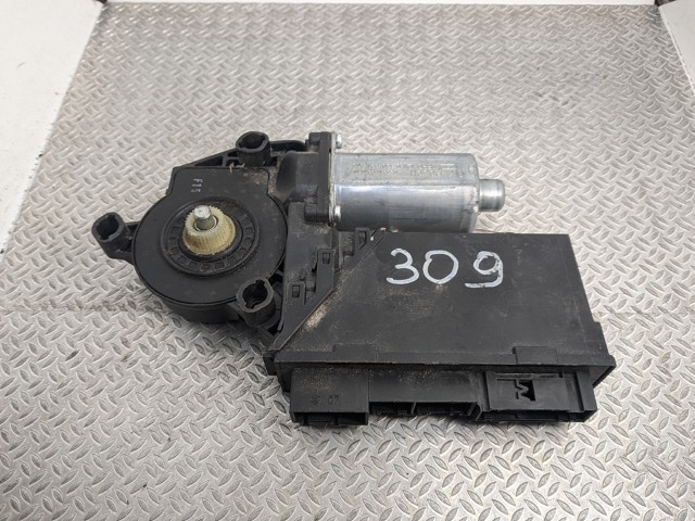 Мотор склопідйомника дверей передніх, правих 7L0959701R VAG
