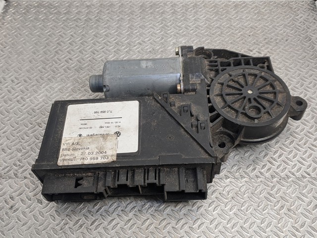 Моторчик склопідйомника двері задніх, лівих 7L0959795 VAG