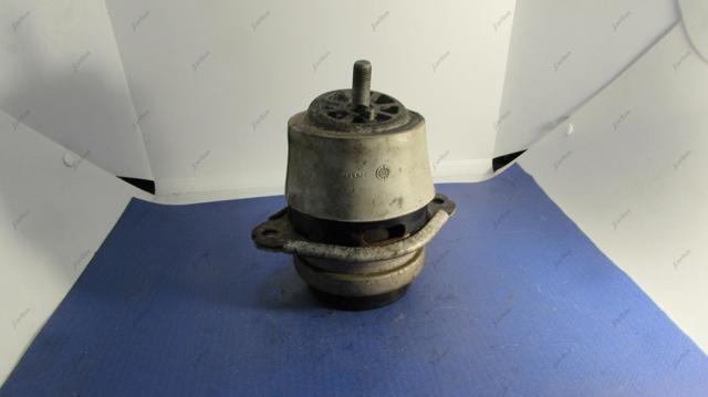 Подушка (опора) двигуна, ліва/права 7L6199131C VAG