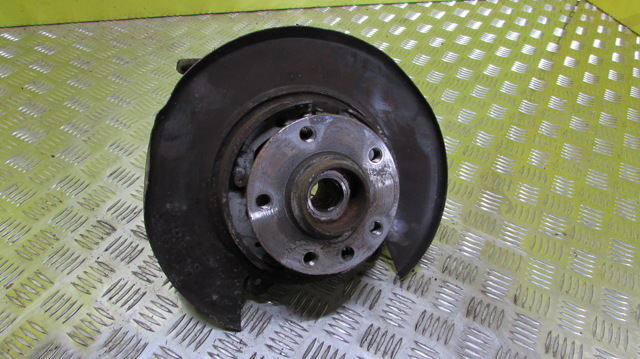Кулак поворотний правий 7L6505436B VAG