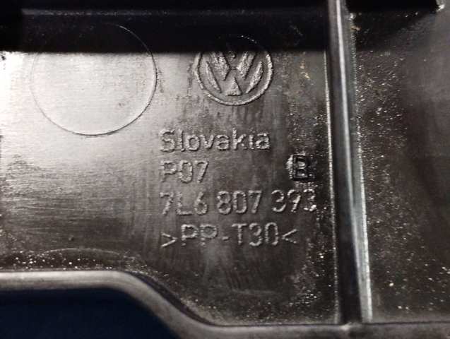 Направляюча заднього бампера, ліва 7L6807393B VAG