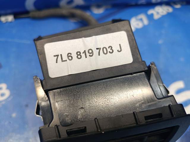 Решітка повітропровода ліва 7L6819703L3X1 VAG