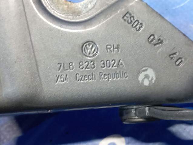 Завіс капота, правий 7L6823302A VAG