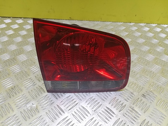 Задня ліва внутрішня фара 7L6945093S VAG