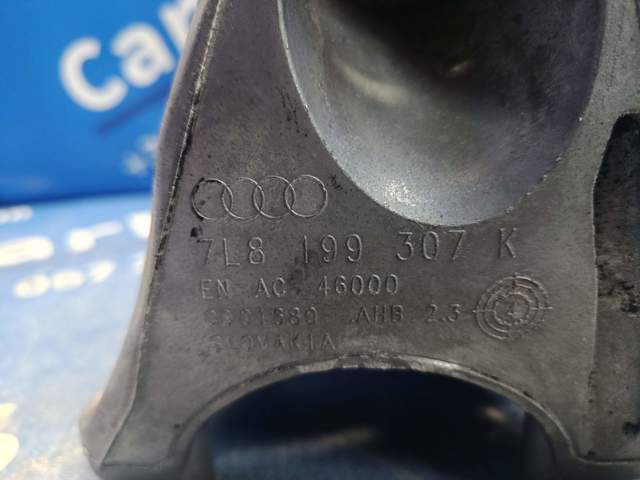 Кронштейн подушки (опори) двигуна, лівої 7L8199307K VAG