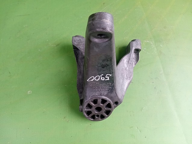 Кронштейн подушки (опори) двигуна, правої 7L8199308F VAG