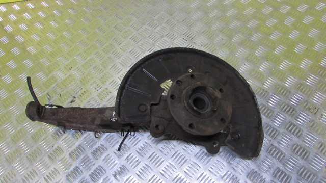 Кулак поворотний передній лівий 7L8407257A VAG