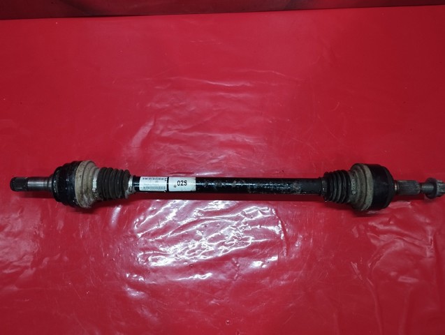 Піввісь задня 7P0501201S VAG