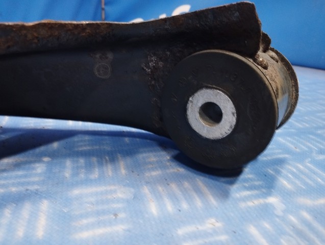 Важіль задньої підвіски нижній, правий 7P0505312E VAG