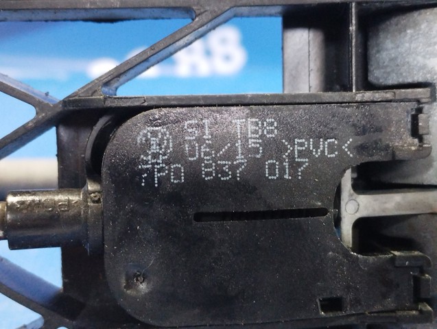 Трос замка дверей передніх 7P0837017 VAG