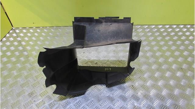 Диффузор радиатора интеркуллера передний touareg nf (2010-2014) 7P6117336