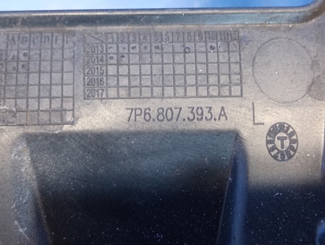 Лівий кронштейн кріплення бампера заднього 7P6807375B VAG