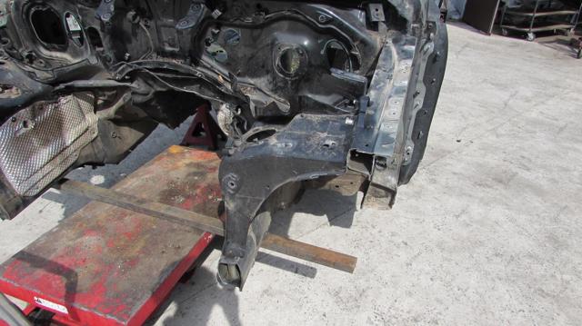 Отвір передніх правих дверей 7P6809836A VAG