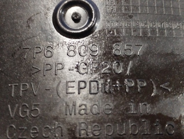 Заливна горловина бензобака 7P6809857A VAG