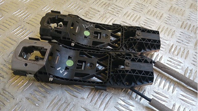 Тримач зовнішньої ручки дверей, задніх лівих 7P6839885 VAG