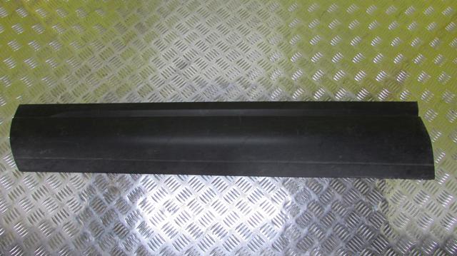 Молдинг передніх правих дверей 7P6854940 VAG