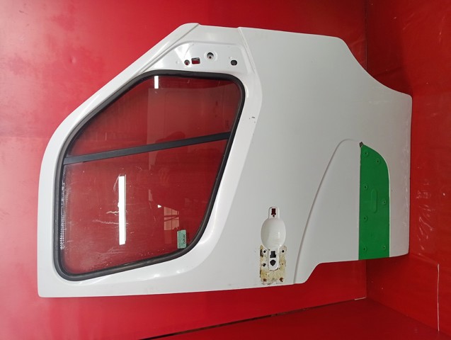 Дверка передня права 801001658R RENAULT