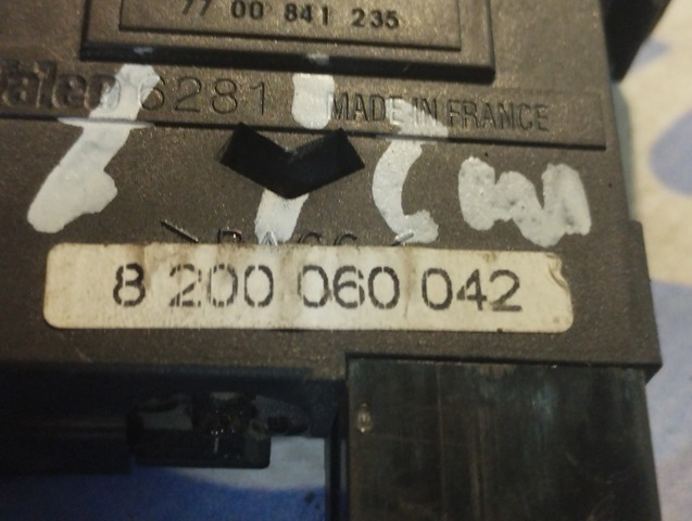 Кнопка коректора фар 8200060042 RENAULT