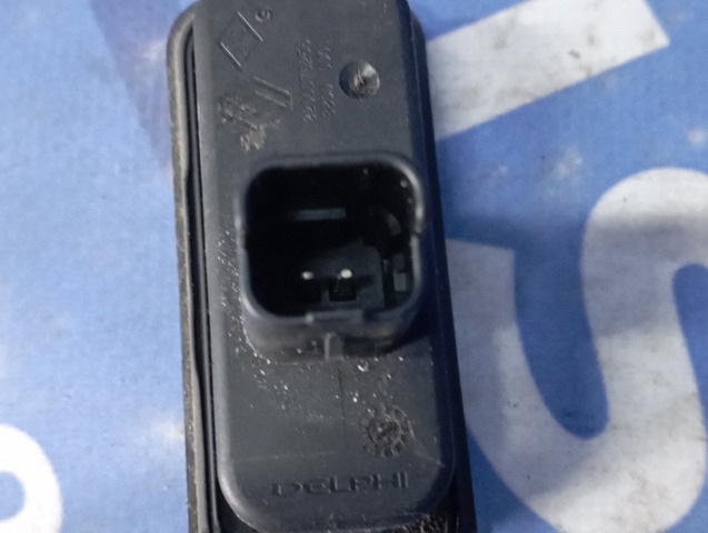 Кнопка приводу замка задньої 3/5 двері (ляди) 8200076256 RENAULT