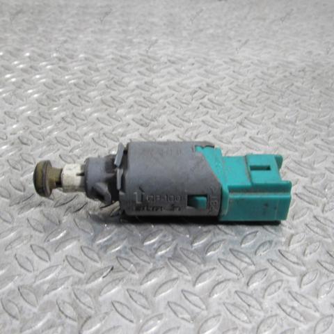 Датчик включення зчеплення 8200168240 RENAULT
