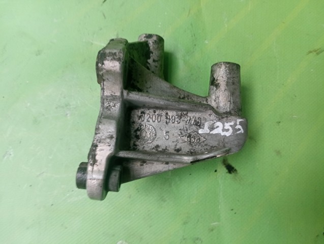 Кронштейн паливного насосу ПНВТ 8200193773 RENAULT