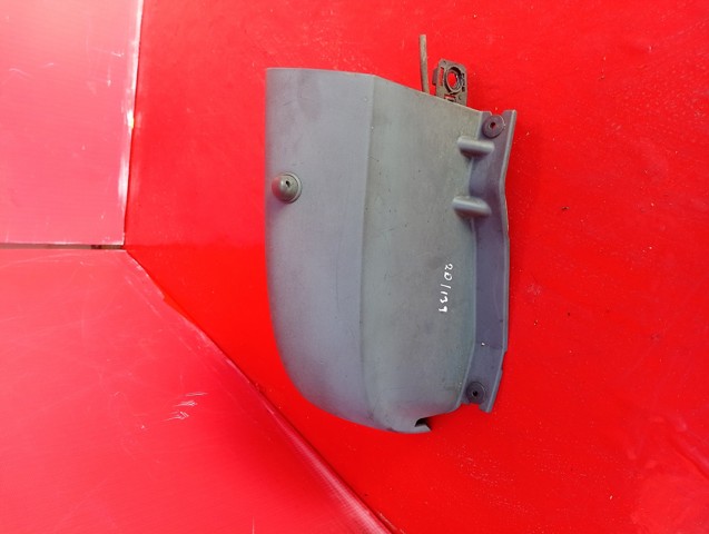 Ікло заднього бампера праве 8200229880 RENAULT